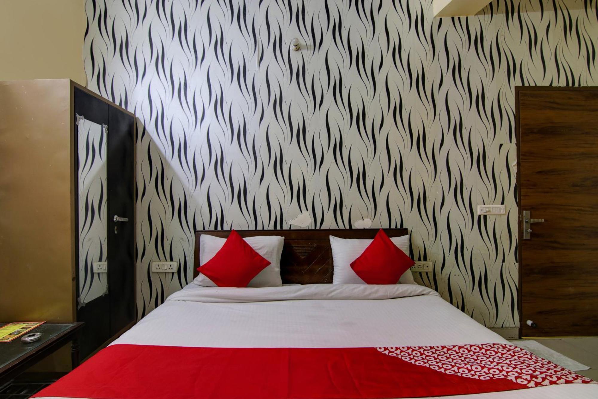 Hotel Yash House Neu-Delhi Exterior foto