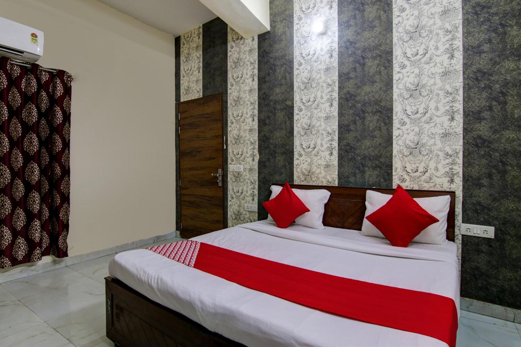 Hotel Yash House Neu-Delhi Exterior foto